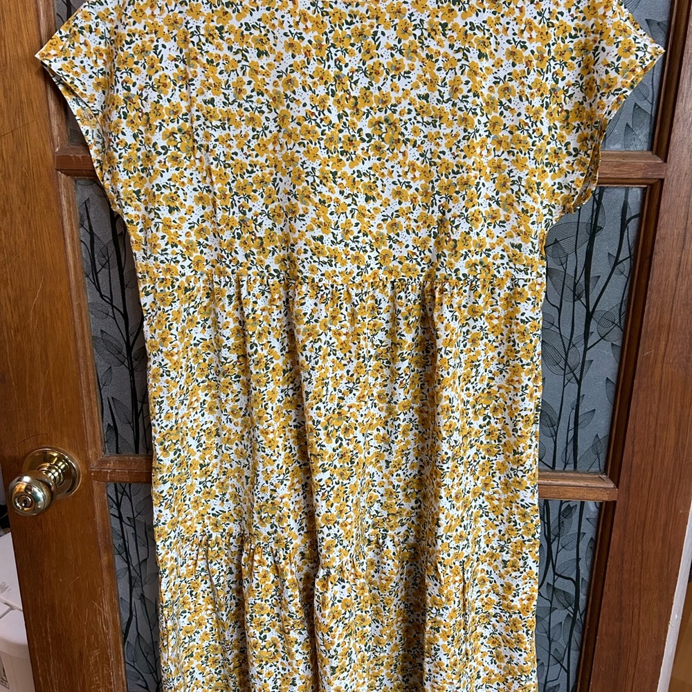 Everly Rose Casual Yellow and White Maxi Sundress with Crew Neck NWT